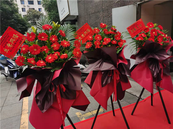 四川中青旅綿陽分社、綿陽市中旅假日旅行社、綿陽自來文化傳播有限公司24H自助售貨服務盛大開業(yè)